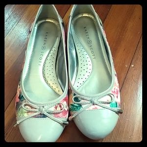 Gently used karen scott floral flats